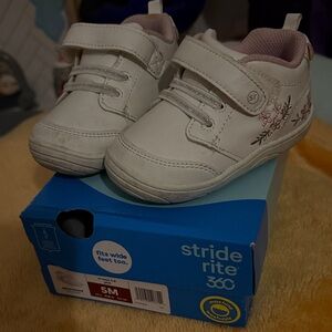 Stride Rite White Floral Baby Shoes size 5M little kid